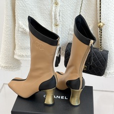 CHANE*|小香26A秋冬新品 双C拼接方头金属跟高跟长靴 秋冬鞋柜必有它位置 时髦精闭眼入不亏 解锁秋冬穿搭万能密码 CHANE*|小香26A秋冬新品 双C拼接方头金属跟高跟长靴 秋冬鞋柜必有它位置 时髦精闭眼入不亏 解锁秋冬穿搭万能密码