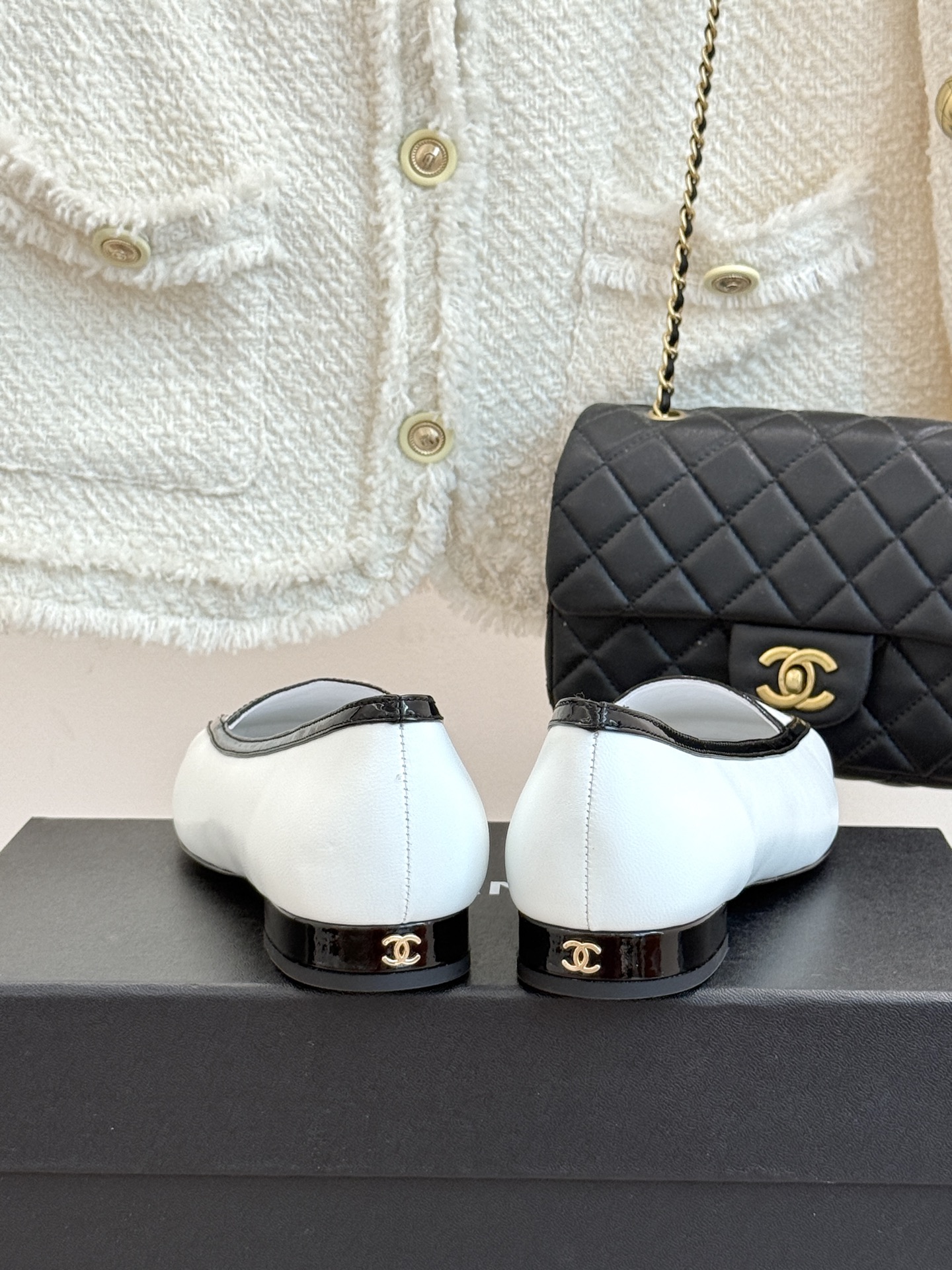 CHANE*|小香26AB新品双C 方头拼接后空凉鞋单鞋 春夏穿搭的宝藏单品 时髦精们人手必备 闭眼入绝不踩雷 满是法式 CHANE*|小香26AB新品双C 方头拼接后空凉鞋单鞋 春夏穿搭的宝藏单品 时髦精们人手必备 闭眼入绝不踩雷 满是法式