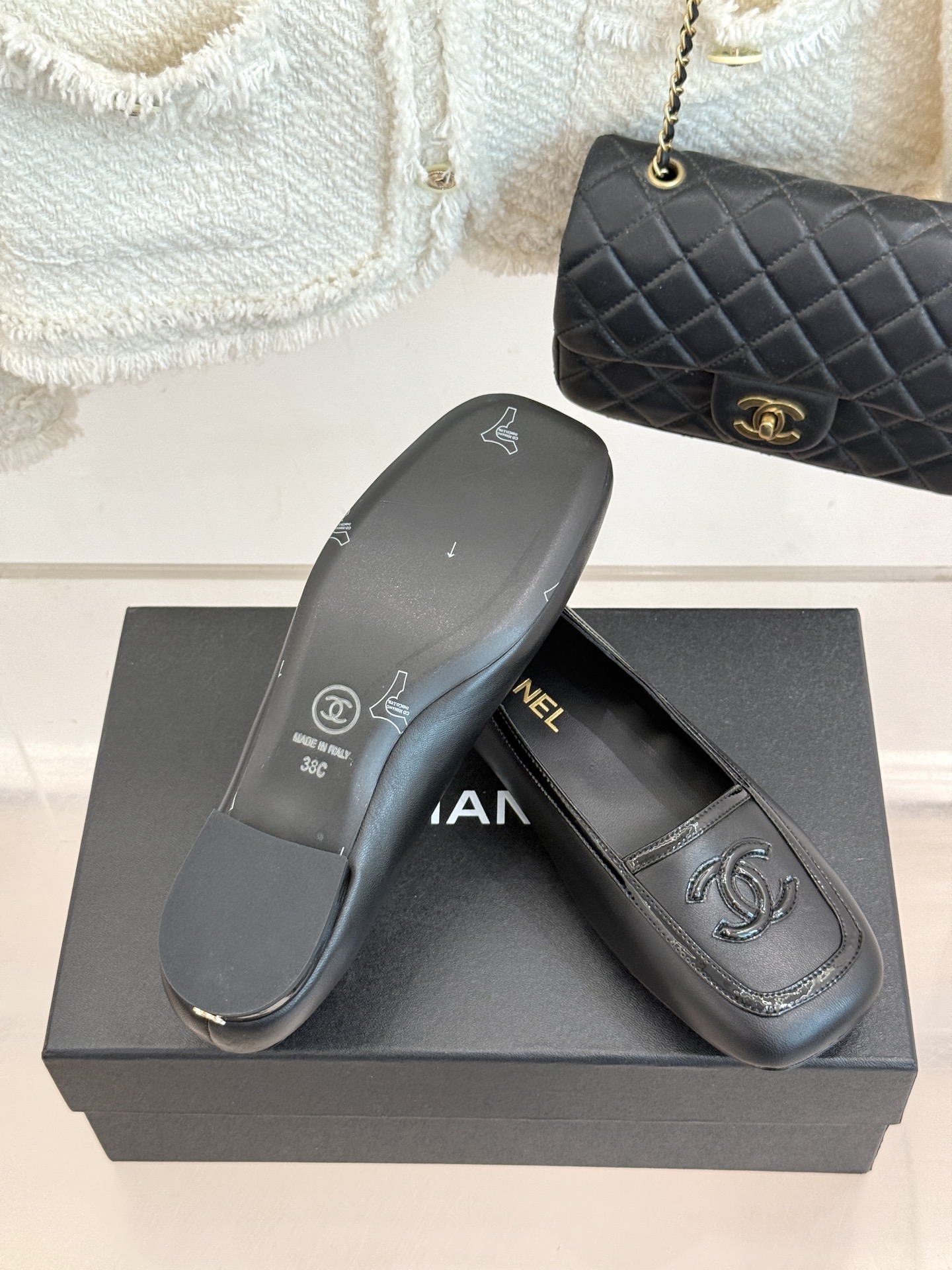 CHANE*|小香26AB新品双C 方头拼接后空凉鞋单鞋 春夏穿搭的宝藏单品 时髦精们人手必备 闭眼入绝不踩雷 满是法式 CHANE*|小香26AB新品双C 方头拼接后空凉鞋单鞋 春夏穿搭的宝藏单品 时髦精们人手必备 闭眼入绝不踩雷 满是法式