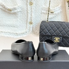 CHANE*|小香26AB新品双C 方头拼接后空凉鞋单鞋 春夏穿搭的宝藏单品 时髦精们人手必备 闭眼入绝不踩雷 满是法式 CHANE*|小香26AB新品双C 方头拼接后空凉鞋单鞋 春夏穿搭的宝藏单品 时髦精们人手必备 闭眼入绝不踩雷 满是法式