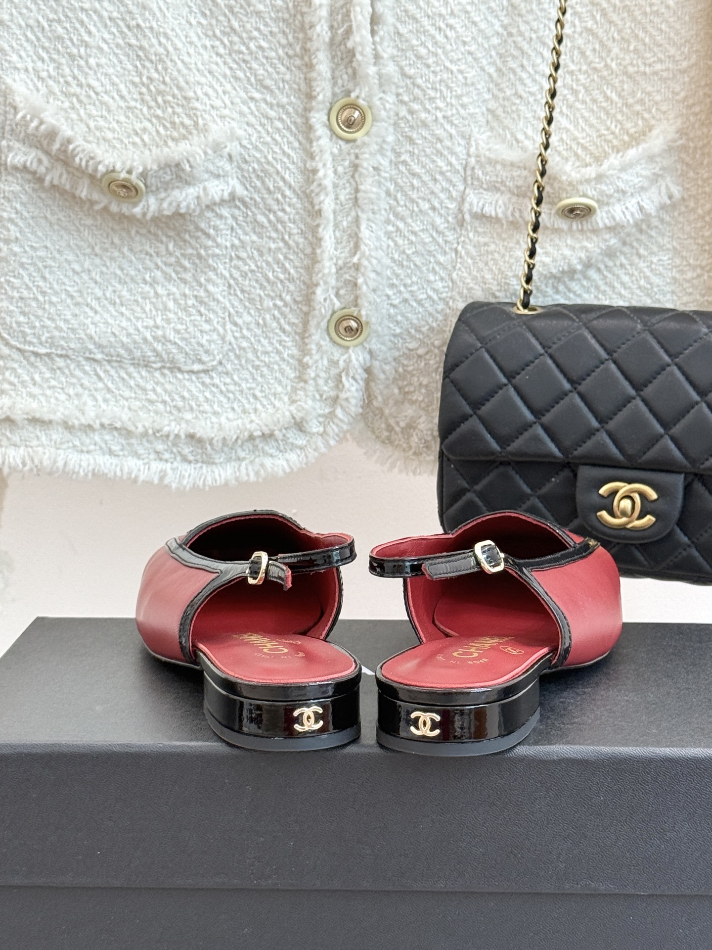 CHANE*|小香26AB新品双C 方头拼接后空凉鞋单鞋 春夏穿搭的宝藏单品 时髦精们人手必备 闭眼入绝不踩雷 满是法式 CHANE*|小香26AB新品双C 方头拼接后空凉鞋单鞋 春夏穿搭的宝藏单品 时髦精们人手必备 闭眼入绝不踩雷 满是法式