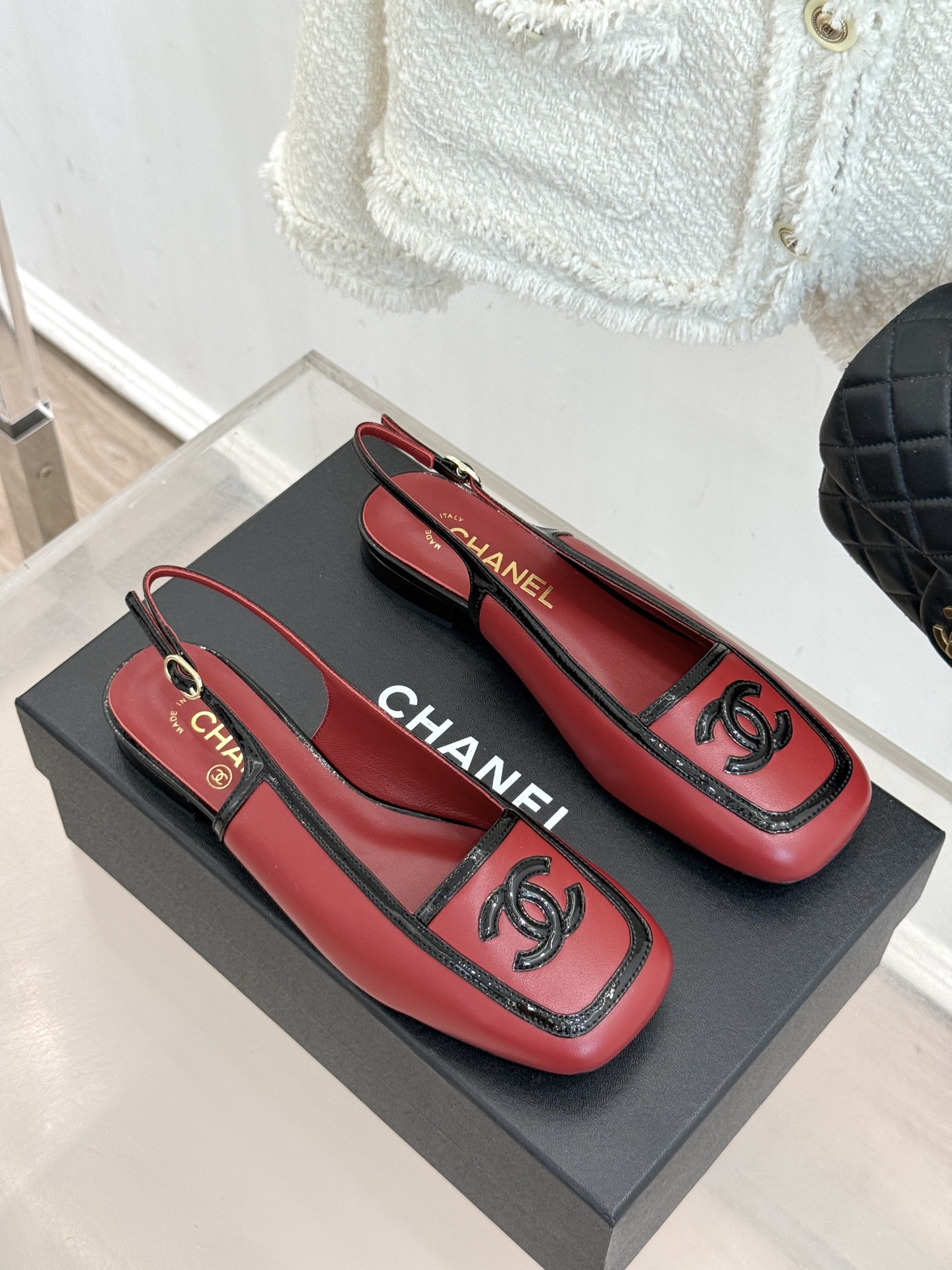 CHANE*|小香26AB新品双C 方头拼接后空凉鞋单鞋 春夏穿搭的宝藏单品 时髦精们人手必备 闭眼入绝不踩雷 满是法式 CHANE*|小香26AB新品双C 方头拼接后空凉鞋单鞋 春夏穿搭的宝藏单品 时髦精们人手必备 闭眼入绝不踩雷 满是法式