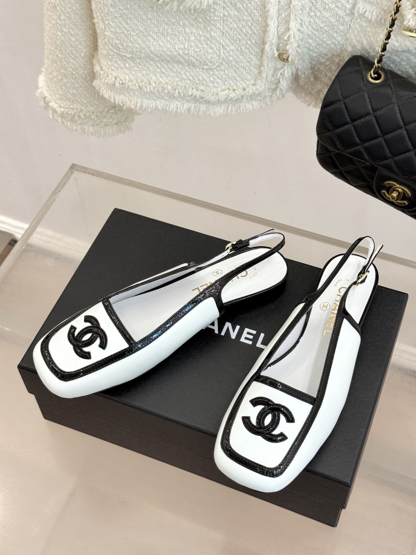 CHANE*|小香26AB新品双C 方头拼接后空凉鞋单鞋 春夏穿搭的宝藏单品 时髦精们人手必备 闭眼入绝不踩雷 满是法式 CHANE*|小香26AB新品双C 方头拼接后空凉鞋单鞋 春夏穿搭的宝藏单品 时髦精们人手必备 闭眼入绝不踩雷 满是法式
