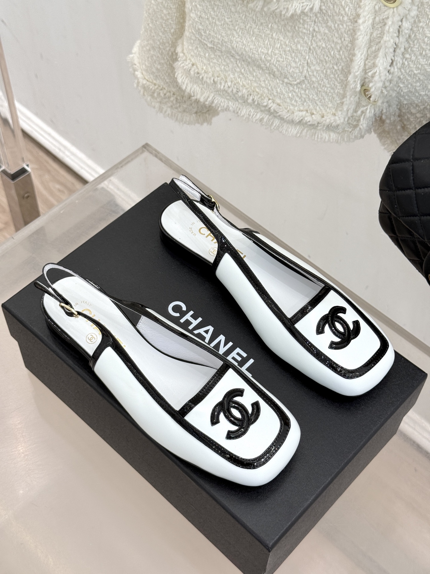CHANE*|小香26AB新品双C 方头拼接后空凉鞋单鞋 春夏穿搭的宝藏单品 时髦精们人手必备 闭眼入绝不踩雷 满是法式 CHANE*|小香26AB新品双C 方头拼接后空凉鞋单鞋 春夏穿搭的宝藏单品 时髦精们人手必备 闭眼入绝不踩雷 满是法式