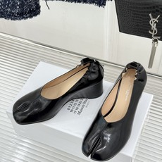 MaisonMargiela|MM6马吉拉 复古分趾坡跟单鞋凉鞋 夏日出街回头率爆表 鞋柜里的宝藏小众单品 懂的人自然懂 MaisonMargiela|MM6马吉拉 复古分趾坡跟单鞋凉鞋 夏日出街回头率爆表 鞋柜里的宝藏小众单品 懂的人自然懂