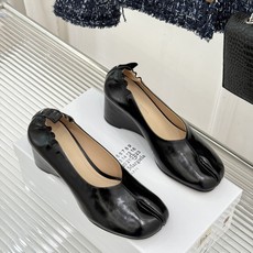 MaisonMargiela|MM6马吉拉 复古分趾坡跟单鞋凉鞋 夏日出街回头率爆表 鞋柜里的宝藏小众单品 懂的人自然懂 MaisonMargiela|MM6马吉拉 复古分趾坡跟单鞋凉鞋 夏日出街回头率爆表 鞋柜里的宝藏小众单品 懂的人自然懂