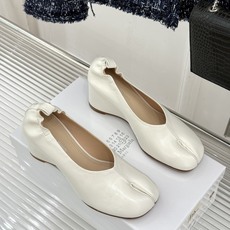 MaisonMargiela|MM6马吉拉 复古分趾坡跟单鞋凉鞋 夏日出街回头率爆表 鞋柜里的宝藏小众单品 懂的人自然懂 MaisonMargiela|MM6马吉拉 复古分趾坡跟单鞋凉鞋 夏日出街回头率爆表 鞋柜里的宝藏小众单品 懂的人自然懂