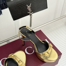 Gucci/古驰26WF新品马衔扣 鱼嘴防水台细跟高跟凉鞋 演绎复古奢华与现代气场的融合之作。 标志性金属马衔扣点缀鱼嘴 Gucci/古驰26WF新品马衔扣 鱼嘴防水台细跟高跟凉鞋 演绎复古奢华与现代气场的融合之作。 标志性金属马衔扣点缀鱼嘴