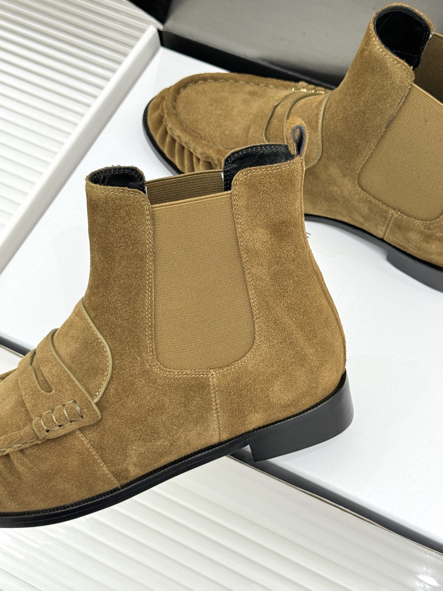 （配原版飞机盒） saintlaurent/YSL圣罗兰26WF 新品褶皱切尔西短靴 秋冬衣橱必备酷飒单品 上脚秒变摩登
