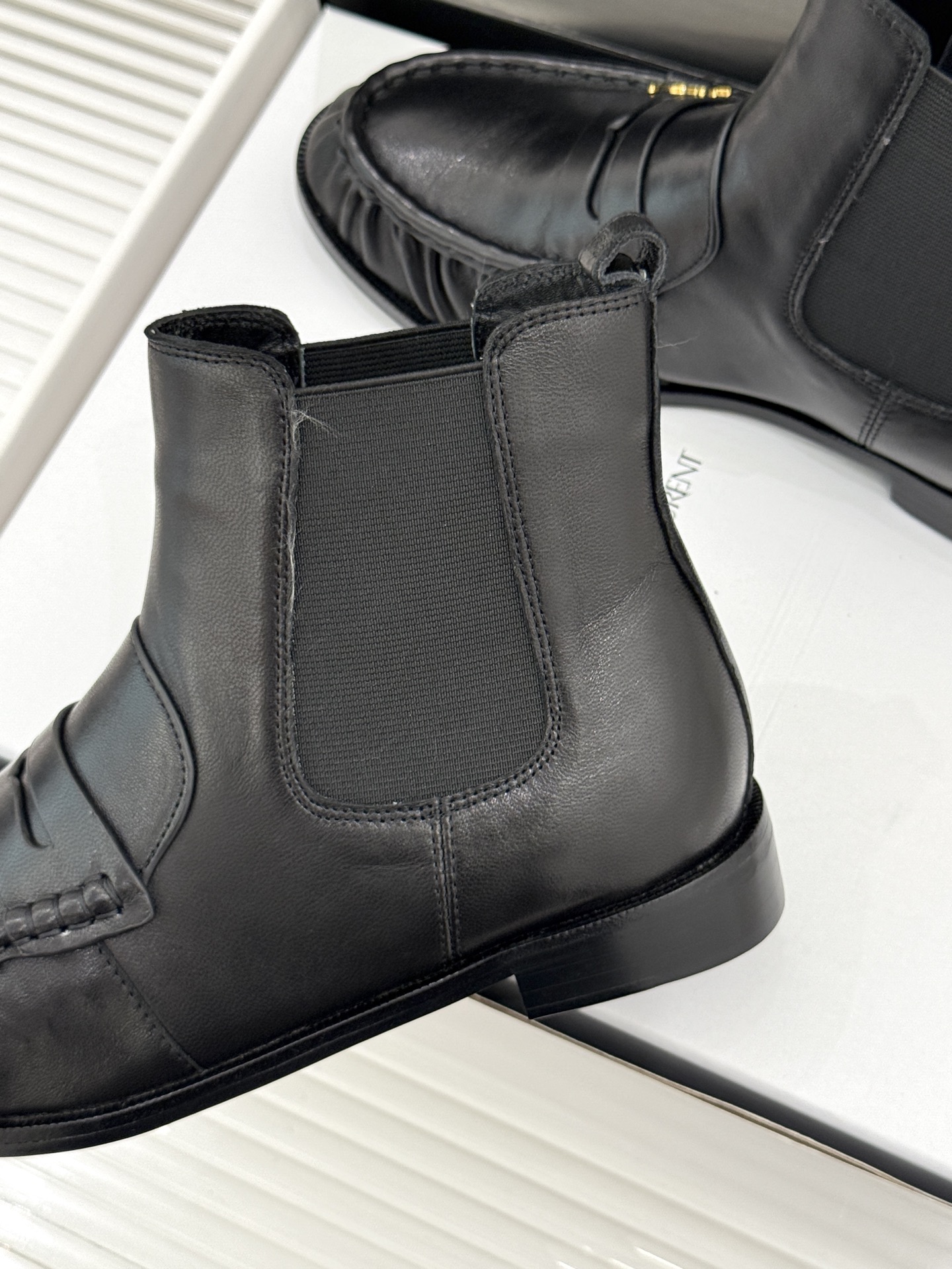 （配原版飞机盒） saintlaurent/YSL圣罗兰26WF 新品褶皱切尔西短靴 秋冬衣橱必备酷飒单品 上脚秒变摩登