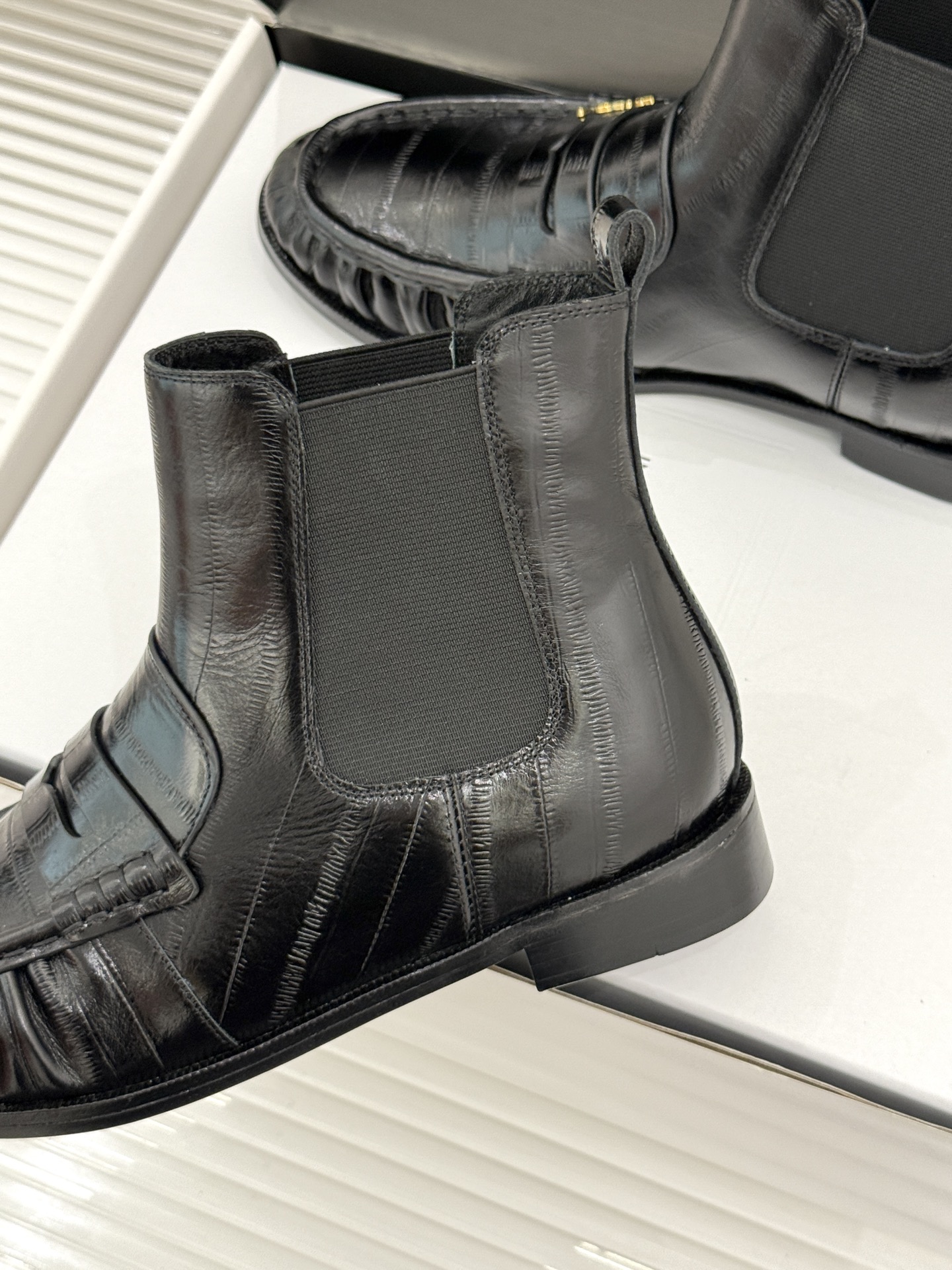（配原版飞机盒） saintlaurent/YSL圣罗兰26WF 新品褶皱切尔西短靴 秋冬衣橱必备酷飒单品 上脚秒变摩登