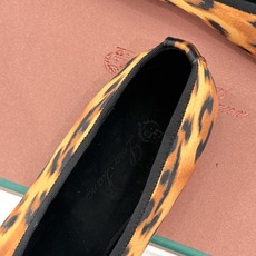 Loro Piana/LWF新品复古 蝴蝶结平底芭蕾舞鞋单鞋 意式匠心手工打造 小羊皮面触感柔润细腻 缎面结饰优雅点睛 Loro Piana/LWF新品复古 蝴蝶结平底芭蕾舞鞋单鞋 意式匠心手工打造 小羊皮面触感柔润细腻 缎面结饰优雅点睛