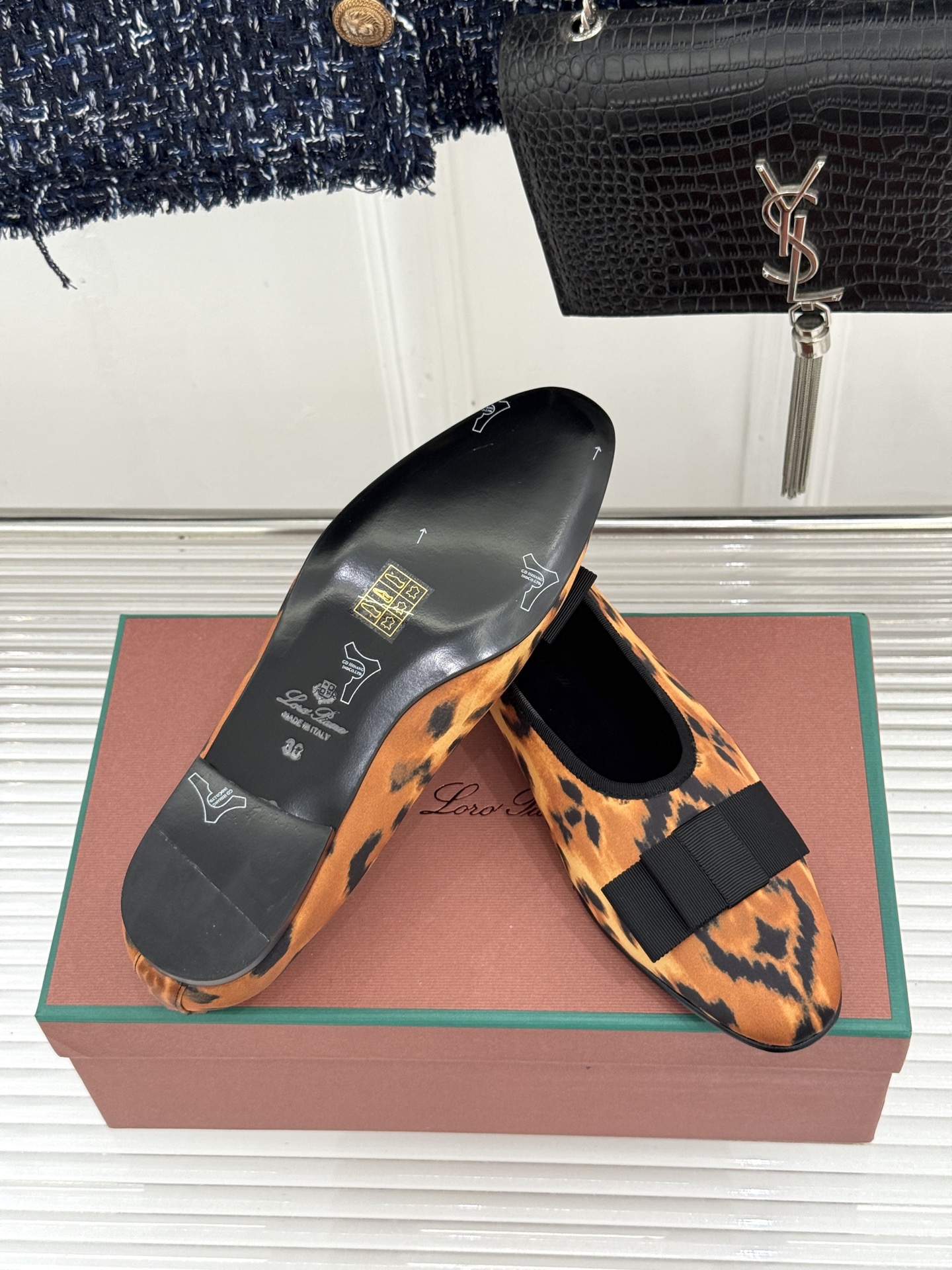 Loro Piana/LWF新品复古 蝴蝶结平底芭蕾舞鞋单鞋 意式匠心手工打造 小羊皮面触感柔润细腻 缎面结饰优雅点睛 Loro Piana/LWF新品复古 蝴蝶结平底芭蕾舞鞋单鞋 意式匠心手工打造 小羊皮面触感柔润细腻 缎面结饰优雅点睛