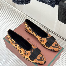 Loro Piana/LWF新品复古 蝴蝶结平底芭蕾舞鞋单鞋 意式匠心手工打造 小羊皮面触感柔润细腻 缎面结饰优雅点睛 Loro Piana/LWF新品复古 蝴蝶结平底芭蕾舞鞋单鞋 意式匠心手工打造 小羊皮面触感柔润细腻 缎面结饰优雅点睛