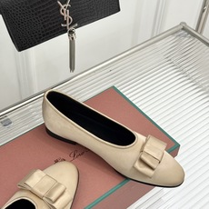 Loro Piana/LWF新品复古 蝴蝶结平底芭蕾舞鞋单鞋 意式匠心手工打造 小羊皮面触感柔润细腻 缎面结饰优雅点睛 Loro Piana/LWF新品复古 蝴蝶结平底芭蕾舞鞋单鞋 意式匠心手工打造 小羊皮面触感柔润细腻 缎面结饰优雅点睛