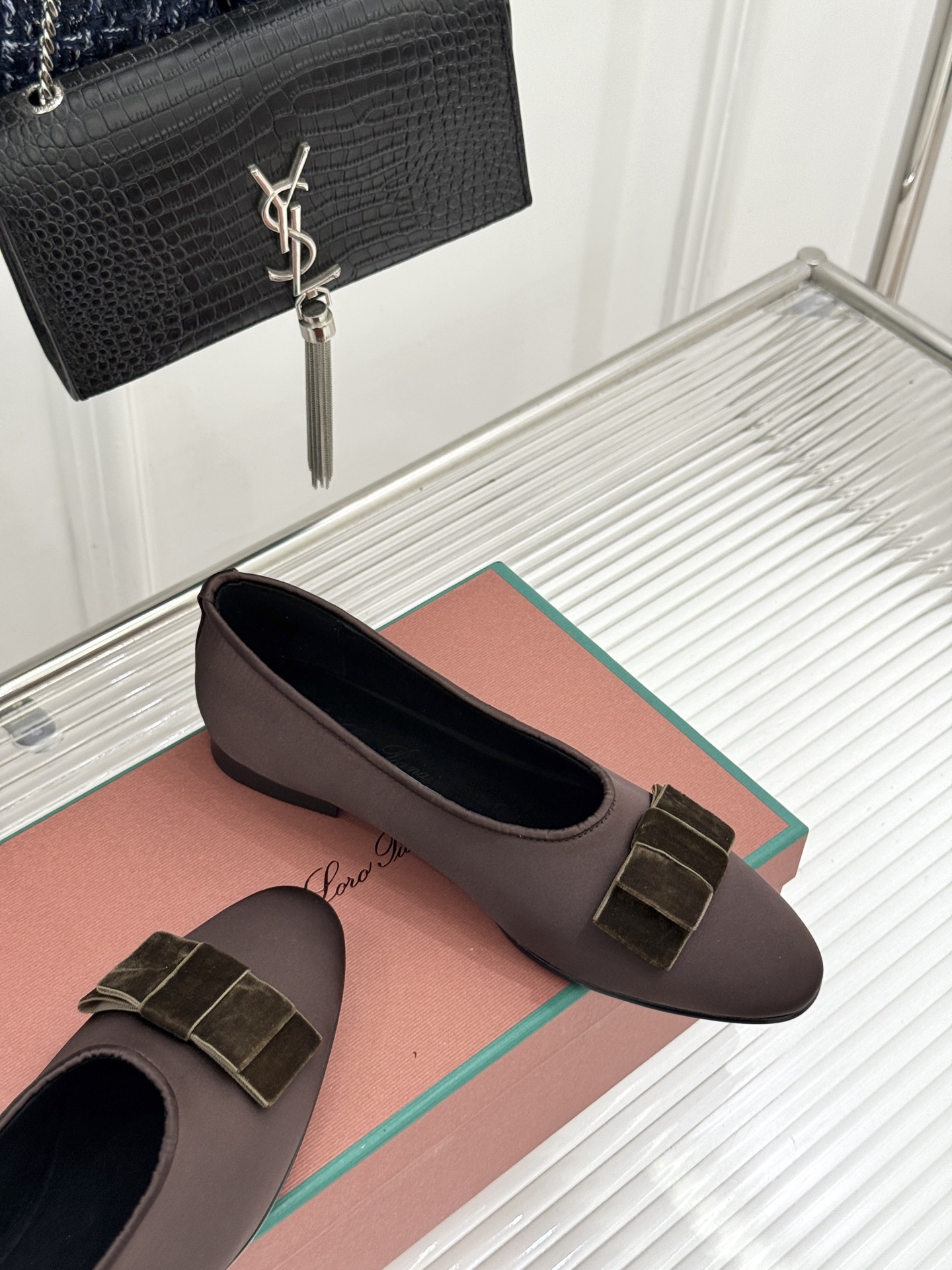 Loro Piana/LWF新品复古 蝴蝶结平底芭蕾舞鞋单鞋 意式匠心手工打造 小羊皮面触感柔润细腻 缎面结饰优雅点睛 Loro Piana/LWF新品复古 蝴蝶结平底芭蕾舞鞋单鞋 意式匠心手工打造 小羊皮面触感柔润细腻 缎面结饰优雅点睛