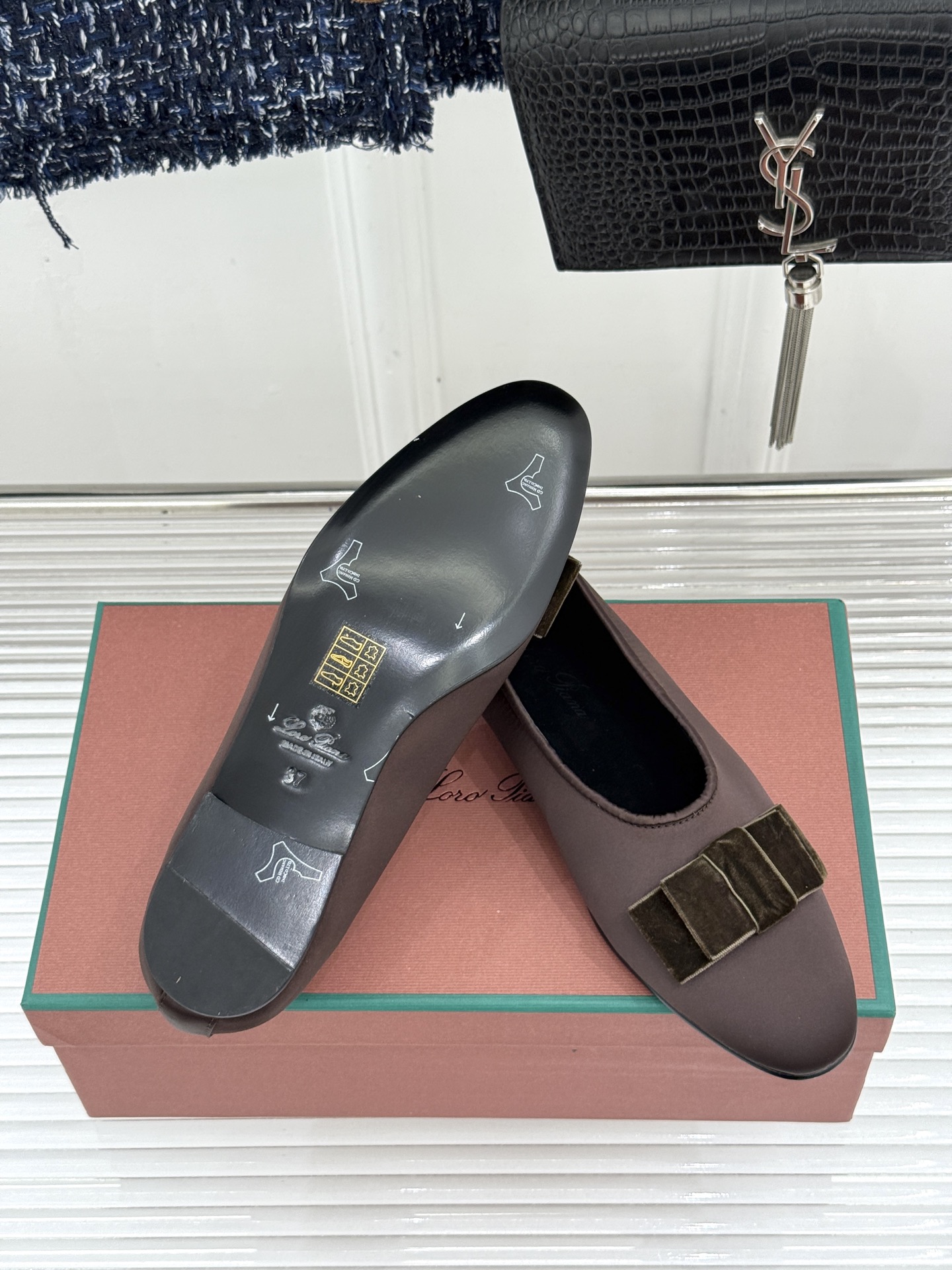 Loro Piana/LWF新品复古 蝴蝶结平底芭蕾舞鞋单鞋 意式匠心手工打造 小羊皮面触感柔润细腻 缎面结饰优雅点睛 Loro Piana/LWF新品复古 蝴蝶结平底芭蕾舞鞋单鞋 意式匠心手工打造 小羊皮面触感柔润细腻 缎面结饰优雅点睛