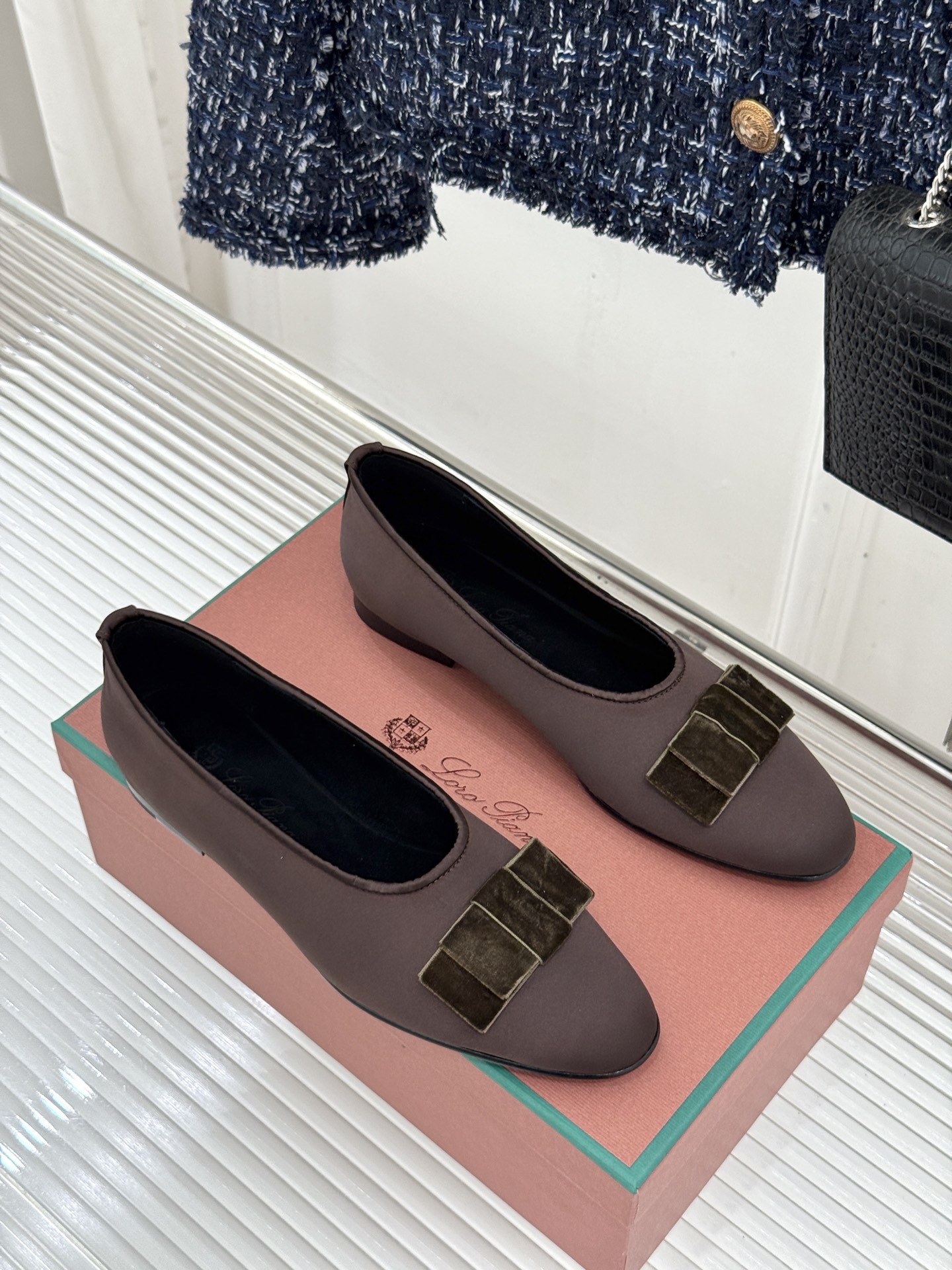 Loro Piana/LWF新品复古 蝴蝶结平底芭蕾舞鞋单鞋 意式匠心手工打造 小羊皮面触感柔润细腻 缎面结饰优雅点睛 Loro Piana/LWF新品复古 蝴蝶结平底芭蕾舞鞋单鞋 意式匠心手工打造 小羊皮面触感柔润细腻 缎面结饰优雅点睛