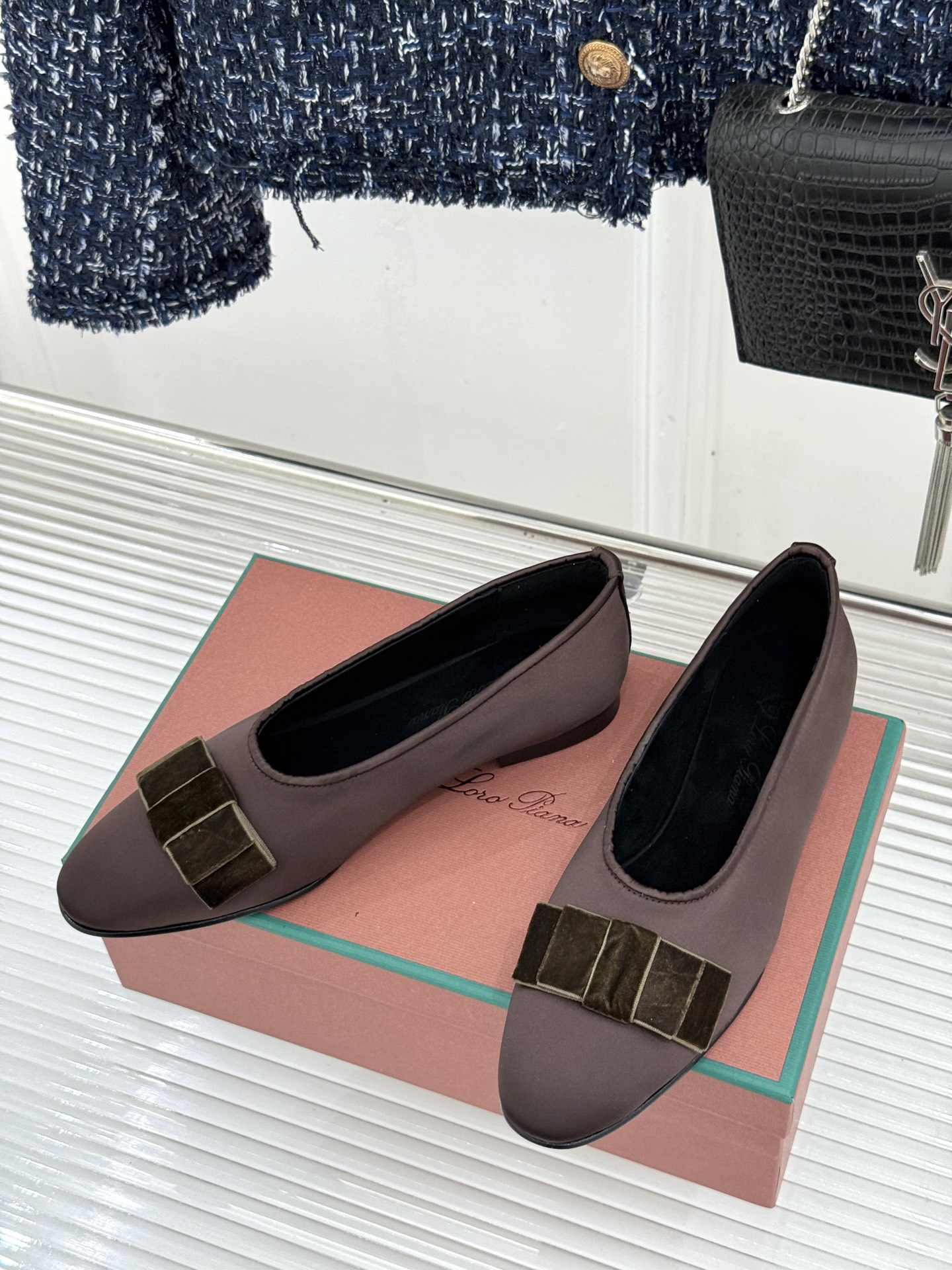 Loro Piana/LWF新品复古 蝴蝶结平底芭蕾舞鞋单鞋 意式匠心手工打造 小羊皮面触感柔润细腻 缎面结饰优雅点睛 Loro Piana/LWF新品复古 蝴蝶结平底芭蕾舞鞋单鞋 意式匠心手工打造 小羊皮面触感柔润细腻 缎面结饰优雅点睛