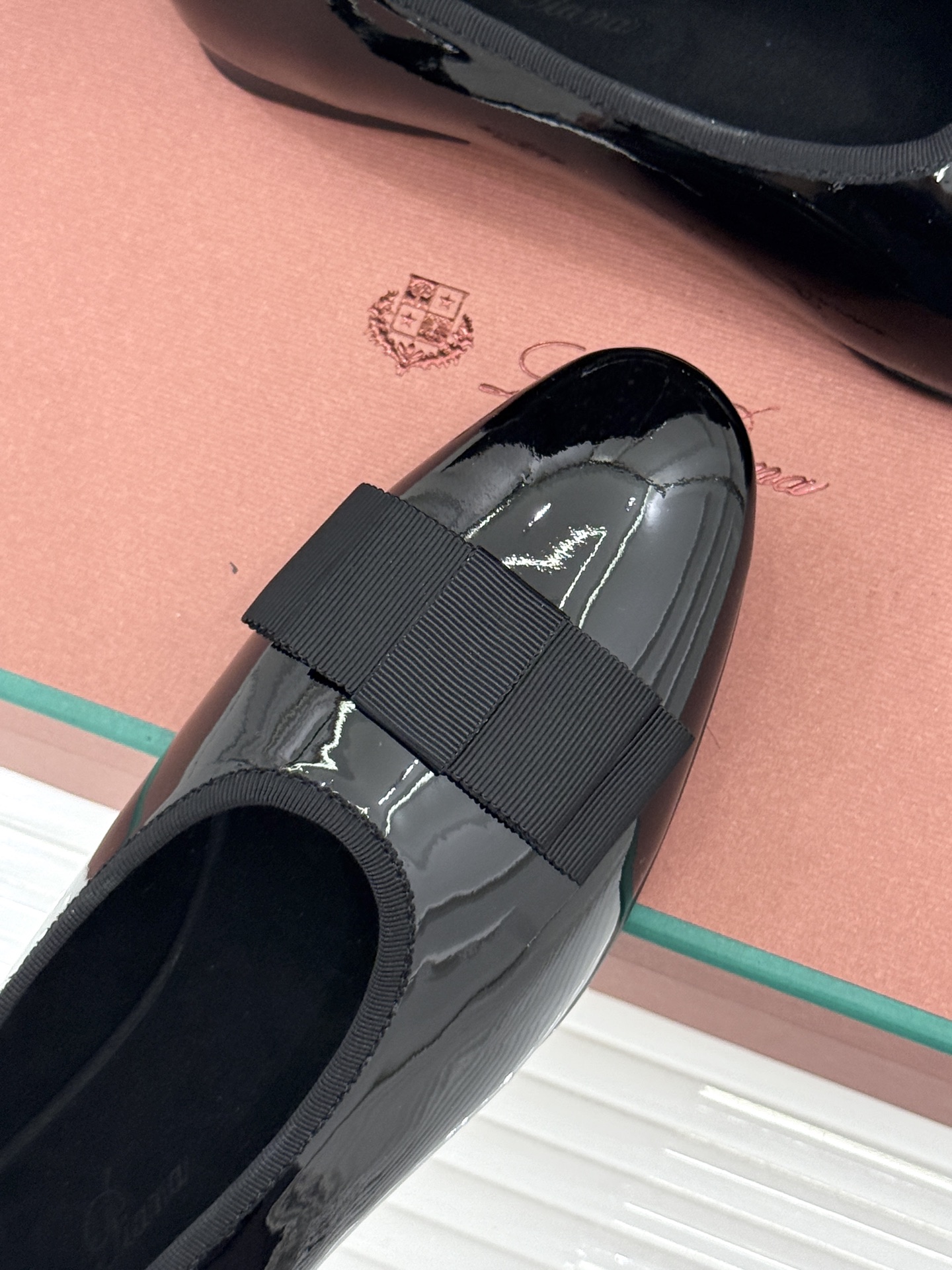 Loro Piana/LWF新品复古 蝴蝶结平底芭蕾舞鞋单鞋 意式匠心手工打造 小羊皮面触感柔润细腻 缎面结饰优雅点睛 