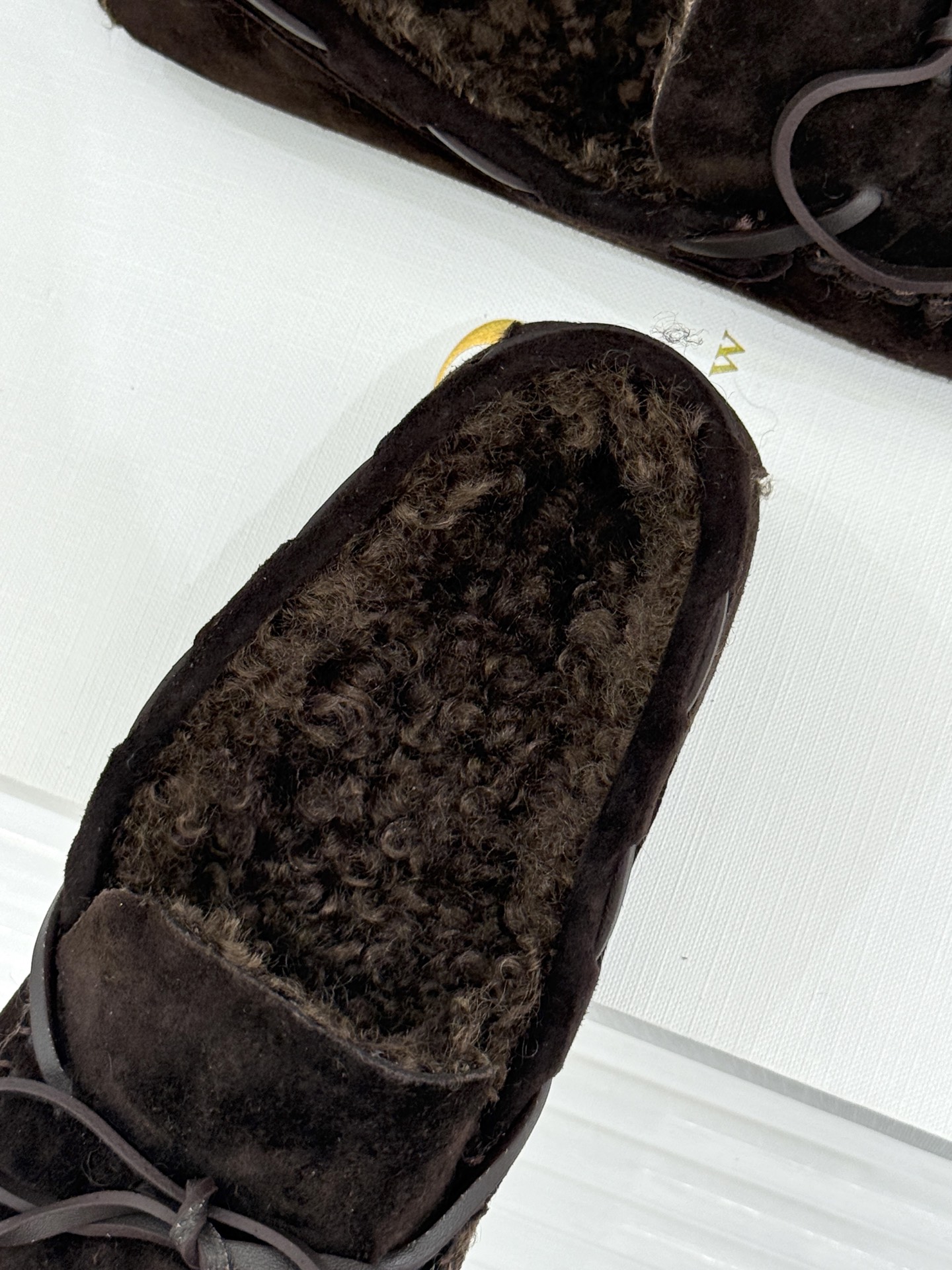 The Row 26WF新品复古 蝴蝶结羊毛豆豆鞋毛毛鞋 秋冬暖脚氛围感天花板 细腻皮革柔润亲肤 羊羔毛内里暖糯如云 精