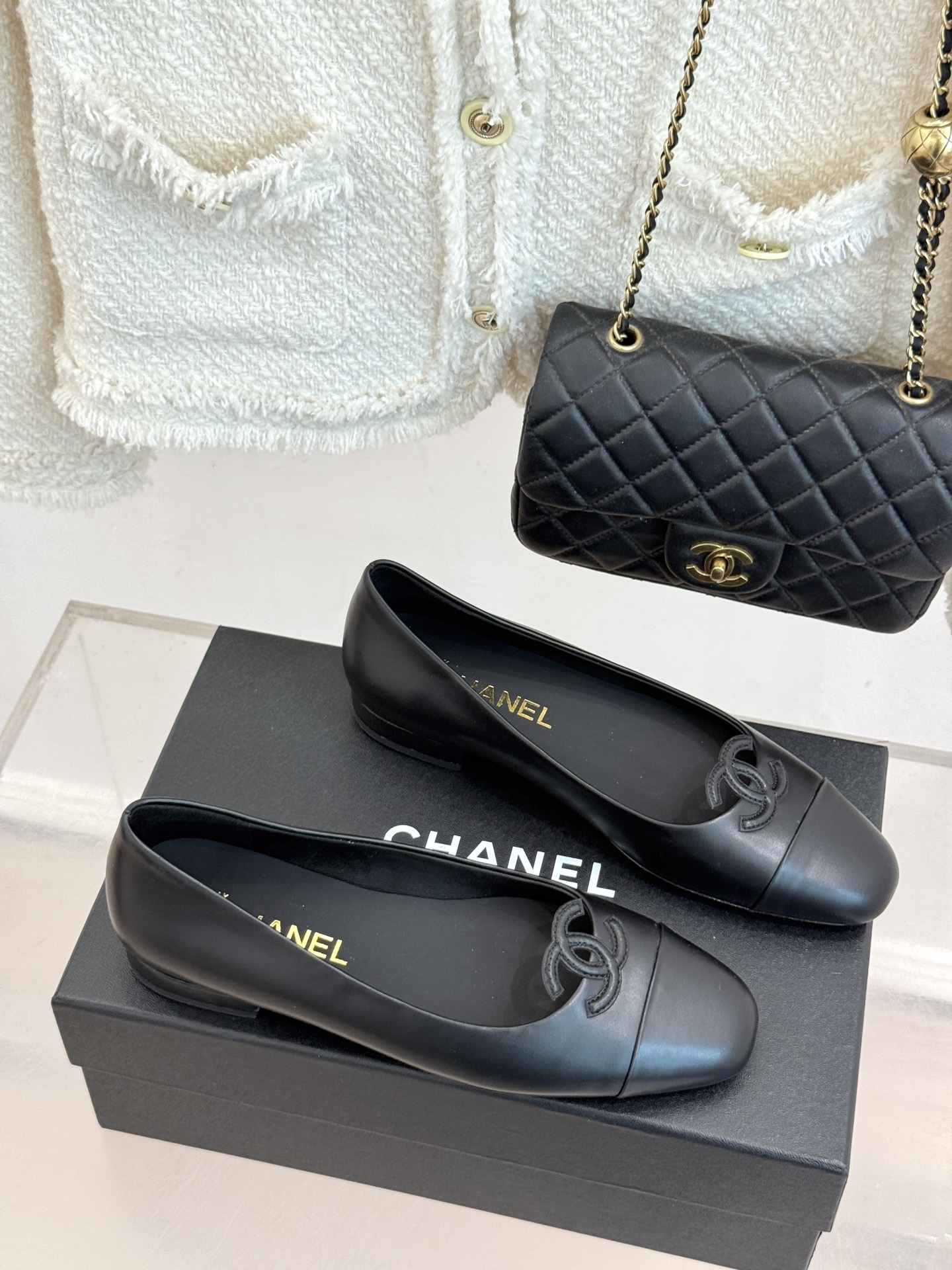 CHANE*｜小香26B新品双C 拼色平底芭蕾舞鞋单鞋 经典双C徽标辨识度高 撞色晕染柔雅层次感 小羊皮鞋面细腻如脂 圆