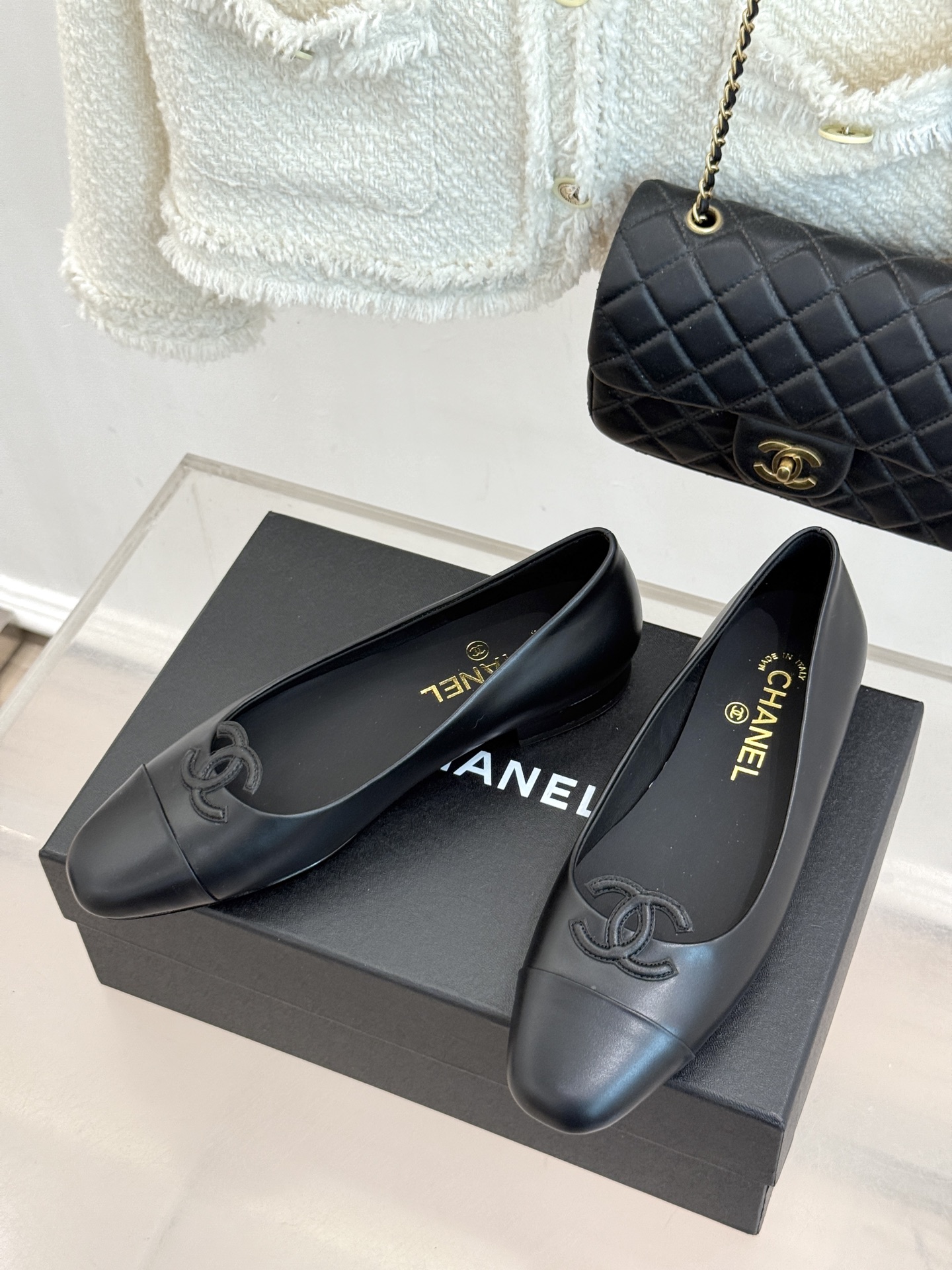 CHANE*｜小香26B新品双C 拼色平底芭蕾舞鞋单鞋 经典双C徽标辨识度高 撞色晕染柔雅层次感 小羊皮鞋面细腻如脂 圆