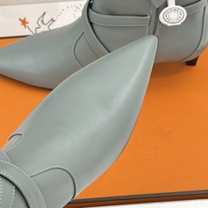 顶版 Hermès/爱马仕26WF新品Kelly扣 尖头侧拉链性感猫跟短靴 Kelly锁扣镌刻经典标识 尖头微露性感氛围 顶版 Hermès/爱马仕26WF新品Kelly扣 尖头侧拉链性感猫跟短靴 Kelly锁扣镌刻经典标识 尖头微露性感氛围