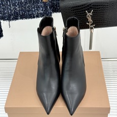 Gianvito Rossi 26WF秋冬新品 尖头复古侧拉链高跟短靴 意式极简镌刻复古调性 尖头勾勒纤细足型线条 侧拉 Gianvito Rossi 26WF秋冬新品 尖头复古侧拉链高跟短靴 意式极简镌刻复古调性 尖头勾勒纤细足型线条 侧拉