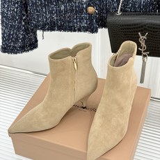 Gianvito Rossi 26WF秋冬新品 尖头复古侧拉链高跟短靴 意式极简镌刻复古调性 尖头勾勒纤细足型线条 侧拉 Gianvito Rossi 26WF秋冬新品 尖头复古侧拉链高跟短靴 意式极简镌刻复古调性 尖头勾勒纤细足型线条 侧拉