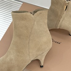 Gianvito Rossi 26WF秋冬新品 尖头复古侧拉链高跟短靴 意式极简镌刻复古调性 尖头勾勒纤细足型线条 侧拉 Gianvito Rossi 26WF秋冬新品 尖头复古侧拉链高跟短靴 意式极简镌刻复古调性 尖头勾勒纤细足型线条 侧拉