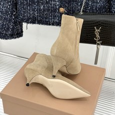 Gianvito Rossi 26WF秋冬新品 尖头复古侧拉链高跟短靴 意式极简镌刻复古调性 尖头勾勒纤细足型线条 侧拉 Gianvito Rossi 26WF秋冬新品 尖头复古侧拉链高跟短靴 意式极简镌刻复古调性 尖头勾勒纤细足型线条 侧拉