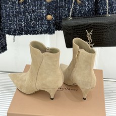 Gianvito Rossi 26WF秋冬新品 尖头复古侧拉链高跟短靴 意式极简镌刻复古调性 尖头勾勒纤细足型线条 侧拉 Gianvito Rossi 26WF秋冬新品 尖头复古侧拉链高跟短靴 意式极简镌刻复古调性 尖头勾勒纤细足型线条 侧拉