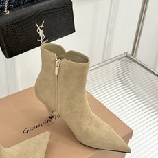 Gianvito Rossi 26WF秋冬新品 尖头复古侧拉链高跟短靴 意式极简镌刻复古调性 尖头勾勒纤细足型线条 侧拉 Gianvito Rossi 26WF秋冬新品 尖头复古侧拉链高跟短靴 意式极简镌刻复古调性 尖头勾勒纤细足型线条 侧拉