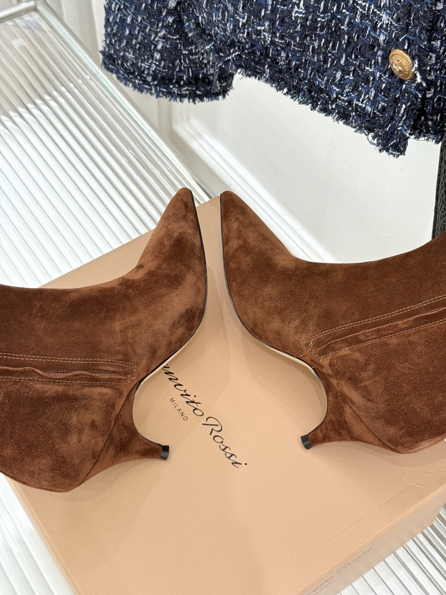 Gianvito Rossi 26WF秋冬新品 尖头复古侧拉链高跟短靴 意式极简镌刻复古调性 尖头勾勒纤细足型线条 侧拉