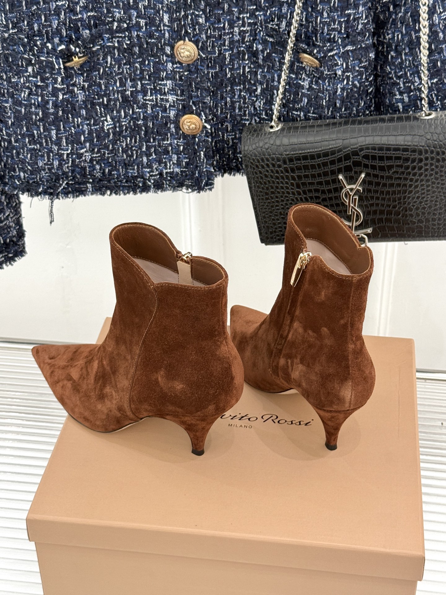 Gianvito Rossi 26WF秋冬新品 尖头复古侧拉链高跟短靴 意式极简镌刻复古调性 尖头勾勒纤细足型线条 侧拉