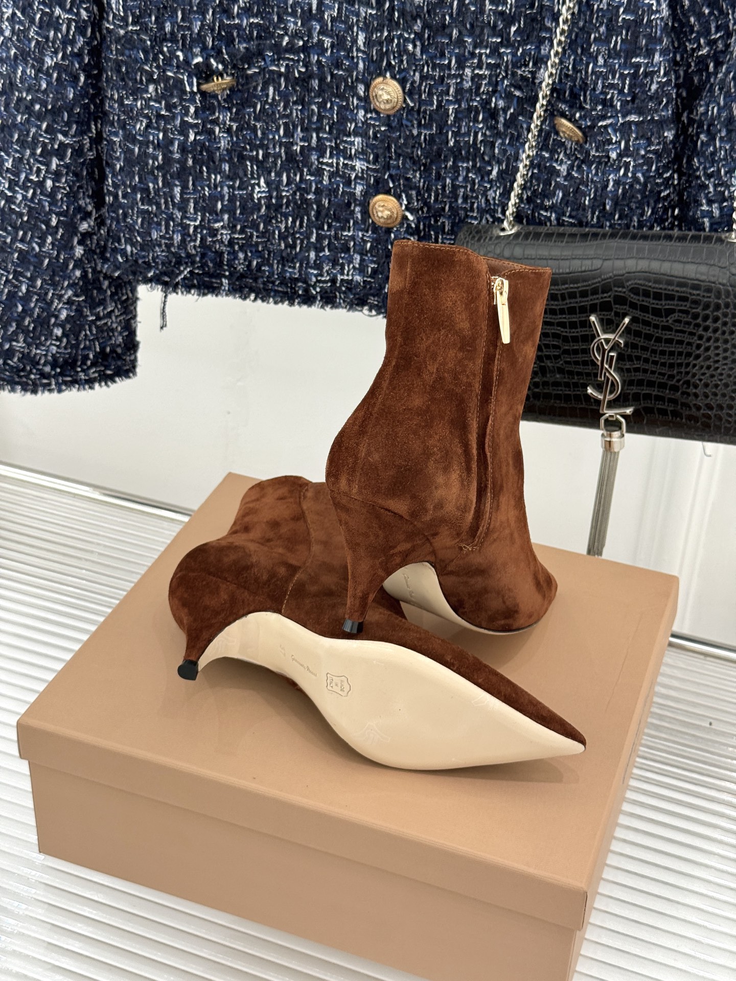 Gianvito Rossi 26WF秋冬新品 尖头复古侧拉链高跟短靴 意式极简镌刻复古调性 尖头勾勒纤细足型线条 侧拉