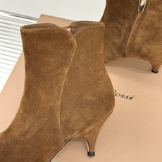 Gianvito Rossi 26WF秋冬新品 尖头复古侧拉链高跟短靴 意式极简镌刻复古调性 尖头勾勒纤细足型线条 侧拉 Gianvito Rossi 26WF秋冬新品 尖头复古侧拉链高跟短靴 意式极简镌刻复古调性 尖头勾勒纤细足型线条 侧拉