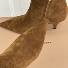 Gianvito Rossi 26WF秋冬新品 尖头复古侧拉链高跟短靴 意式极简镌刻复古调性 尖头勾勒纤细足型线条 侧拉 Gianvito Rossi 26WF秋冬新品 尖头复古侧拉链高跟短靴 意式极简镌刻复古调性 尖头勾勒纤细足型线条 侧拉