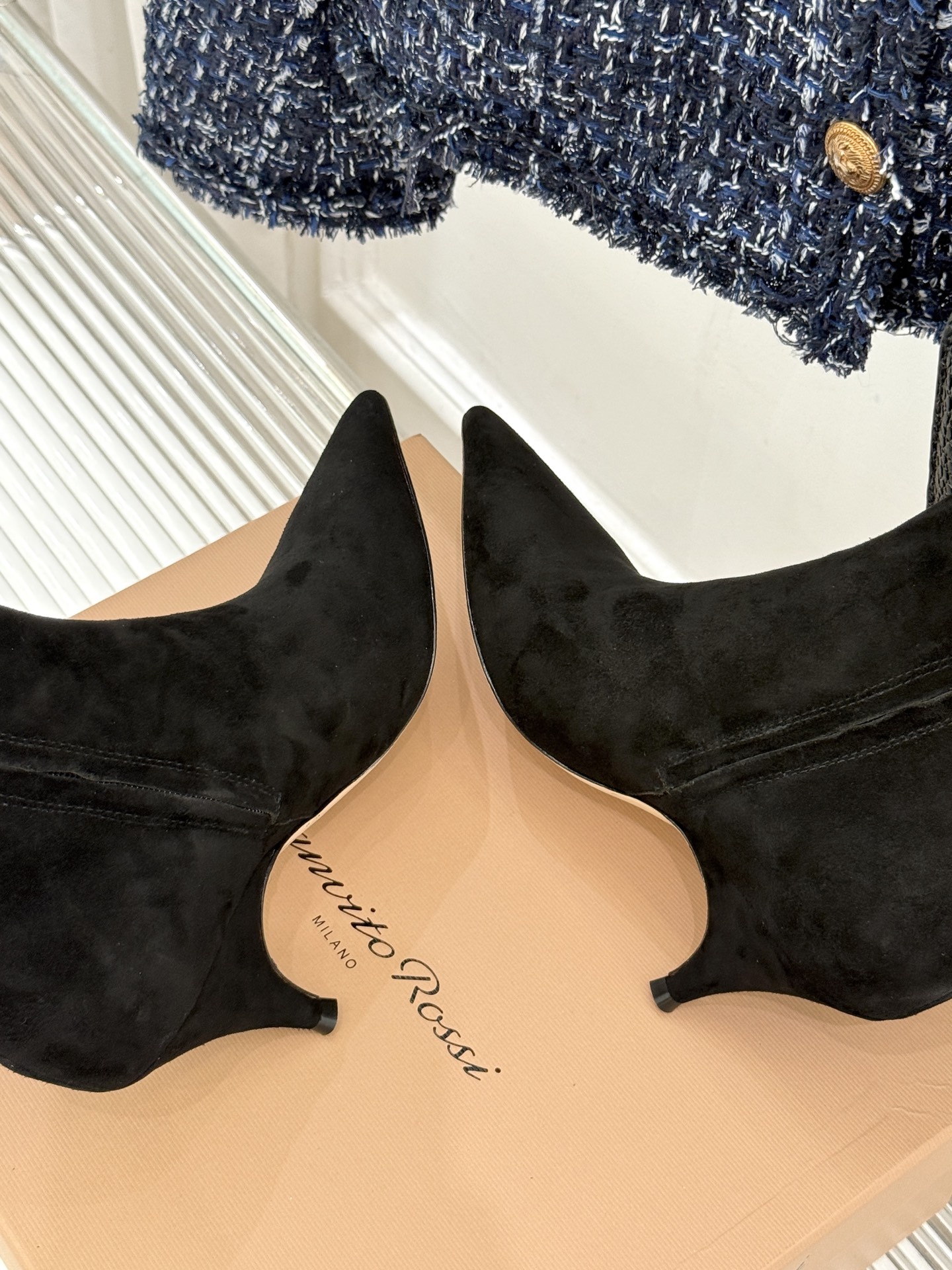 Gianvito Rossi 26WF秋冬新品 尖头复古侧拉链高跟短靴 意式极简镌刻复古调性 尖头勾勒纤细足型线条 侧拉 Gianvito Rossi 26WF秋冬新品 尖头复古侧拉链高跟短靴 意式极简镌刻复古调性 尖头勾勒纤细足型线条 侧拉