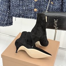 Gianvito Rossi 26WF秋冬新品 尖头复古侧拉链高跟短靴 意式极简镌刻复古调性 尖头勾勒纤细足型线条 侧拉 Gianvito Rossi 26WF秋冬新品 尖头复古侧拉链高跟短靴 意式极简镌刻复古调性 尖头勾勒纤细足型线条 侧拉