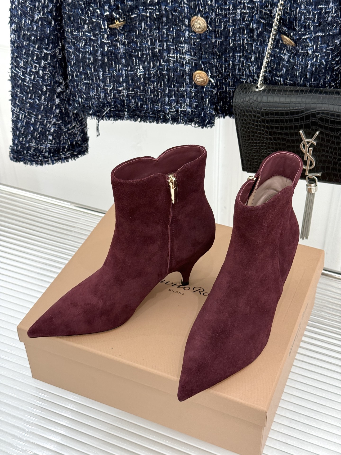 Gianvito Rossi 26WF秋冬新品 尖头复古侧拉链高跟短靴 意式极简镌刻复古调性 尖头勾勒纤细足型线条 侧拉 Gianvito Rossi 26WF秋冬新品 尖头复古侧拉链高跟短靴 意式极简镌刻复古调性 尖头勾勒纤细足型线条 侧拉