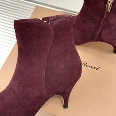 Gianvito Rossi 26WF秋冬新品 尖头复古侧拉链高跟短靴 意式极简镌刻复古调性 尖头勾勒纤细足型线条 侧拉 Gianvito Rossi 26WF秋冬新品 尖头复古侧拉链高跟短靴 意式极简镌刻复古调性 尖头勾勒纤细足型线条 侧拉