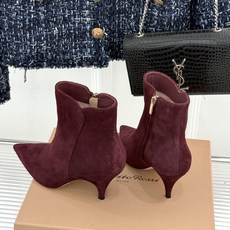Gianvito Rossi 26WF秋冬新品 尖头复古侧拉链高跟短靴 意式极简镌刻复古调性 尖头勾勒纤细足型线条 侧拉 Gianvito Rossi 26WF秋冬新品 尖头复古侧拉链高跟短靴 意式极简镌刻复古调性 尖头勾勒纤细足型线条 侧拉