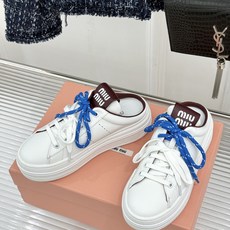 Miu Miu/缪缪26WF新品双色鞋带 厚底休闲运动穆勒小白鞋 双色鞋带穆勒小白鞋登场 撞色双鞋带添鲜活元气 厚底悄悄 Miu Miu/缪缪26WF新品双色鞋带 厚底休闲运动穆勒小白鞋 双色鞋带穆勒小白鞋登场 撞色双鞋带添鲜活元气 厚底悄悄
