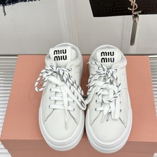 Miu Miu/缪缪26WF新品双色鞋带 厚底休闲运动穆勒小白鞋 双色鞋带穆勒小白鞋登场 撞色双鞋带添鲜活元气 厚底悄悄 Miu Miu/缪缪26WF新品双色鞋带 厚底休闲运动穆勒小白鞋 双色鞋带穆勒小白鞋登场 撞色双鞋带添鲜活元气 厚底悄悄