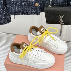 Miu Miu/缪缪26WF新品双色鞋带 厚底休闲运动穆勒小白鞋 双色鞋带穆勒小白鞋登场 撞色双鞋带添鲜活元气 厚底悄悄 Miu Miu/缪缪26WF新品双色鞋带 厚底休闲运动穆勒小白鞋 双色鞋带穆勒小白鞋登场 撞色双鞋带添鲜活元气 厚底悄悄