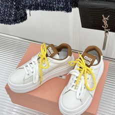 Miu Miu/缪缪26WF新品双色鞋带 厚底休闲运动穆勒小白鞋 双色鞋带穆勒小白鞋登场 撞色双鞋带添鲜活元气 厚底悄悄 Miu Miu/缪缪26WF新品双色鞋带 厚底休闲运动穆勒小白鞋 双色鞋带穆勒小白鞋登场 撞色双鞋带添鲜活元气 厚底悄悄