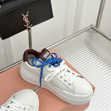 Miu Miu/缪缪26WF新品双色鞋带 厚底休闲运动穆勒小白鞋 双色鞋带穆勒小白鞋登场 撞色双鞋带添鲜活元气 厚底悄悄 Miu Miu/缪缪26WF新品双色鞋带 厚底休闲运动穆勒小白鞋 双色鞋带穆勒小白鞋登场 撞色双鞋带添鲜活元气 厚底悄悄