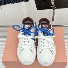 Miu Miu/缪缪26WF新品双色鞋带 厚底休闲运动穆勒小白鞋 双色鞋带穆勒小白鞋登场 撞色双鞋带添鲜活元气 厚底悄悄 Miu Miu/缪缪26WF新品双色鞋带 厚底休闲运动穆勒小白鞋 双色鞋带穆勒小白鞋登场 撞色双鞋带添鲜活元气 厚底悄悄